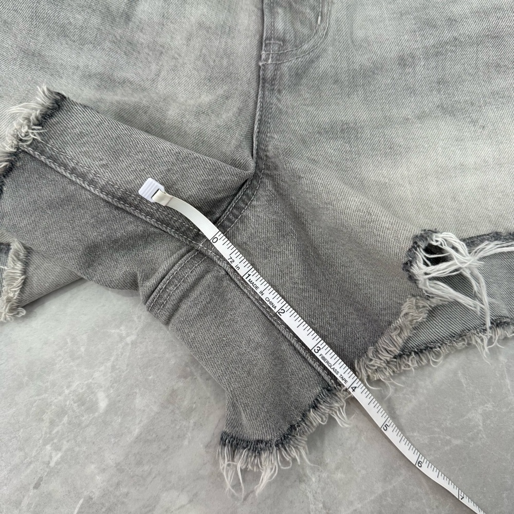 Women’s American Eagle Relaxed Distressed Gray Wash Jean Shorts Plus Size 14 - Picture 16 of 16